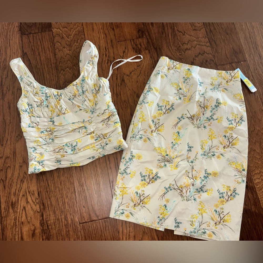 NWT Antonio Melani Rosalie Set 
Floral Ruched Top and Skirt